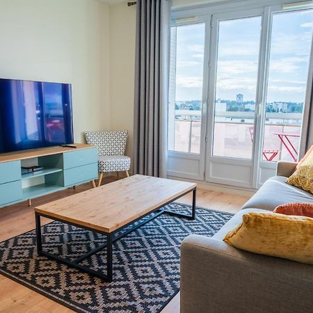 Ferienwohnung T2 De Standing Climatise Avec Parking Prive, Tram T2 T5, Hopitaux Est Bron Exterior foto