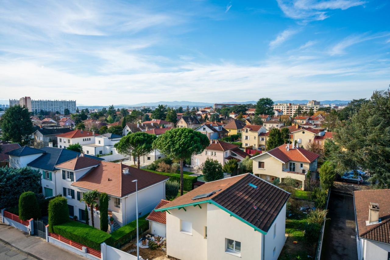 Ferienwohnung T2 De Standing Climatise Avec Parking Prive, Tram T2 T5, Hopitaux Est Bron Exterior foto
