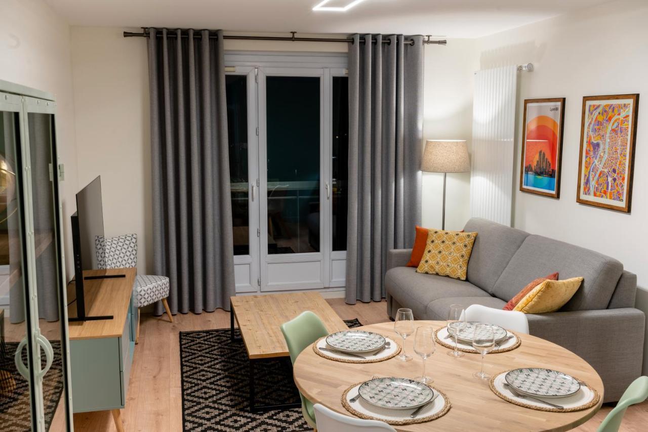 Ferienwohnung T2 De Standing Climatise Avec Parking Prive, Tram T2 T5, Hopitaux Est Bron Exterior foto