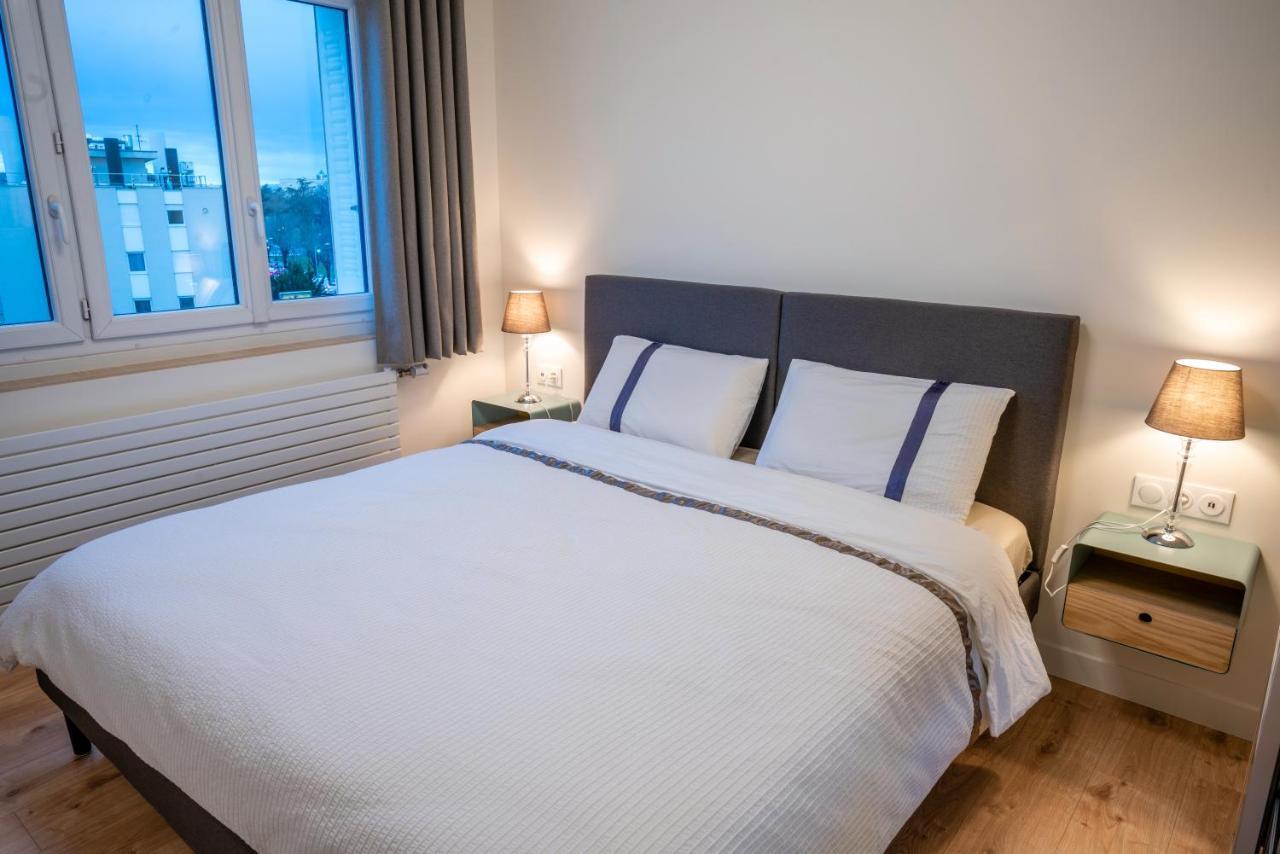 Ferienwohnung T2 De Standing Climatise Avec Parking Prive, Tram T2 T5, Hopitaux Est Bron Exterior foto