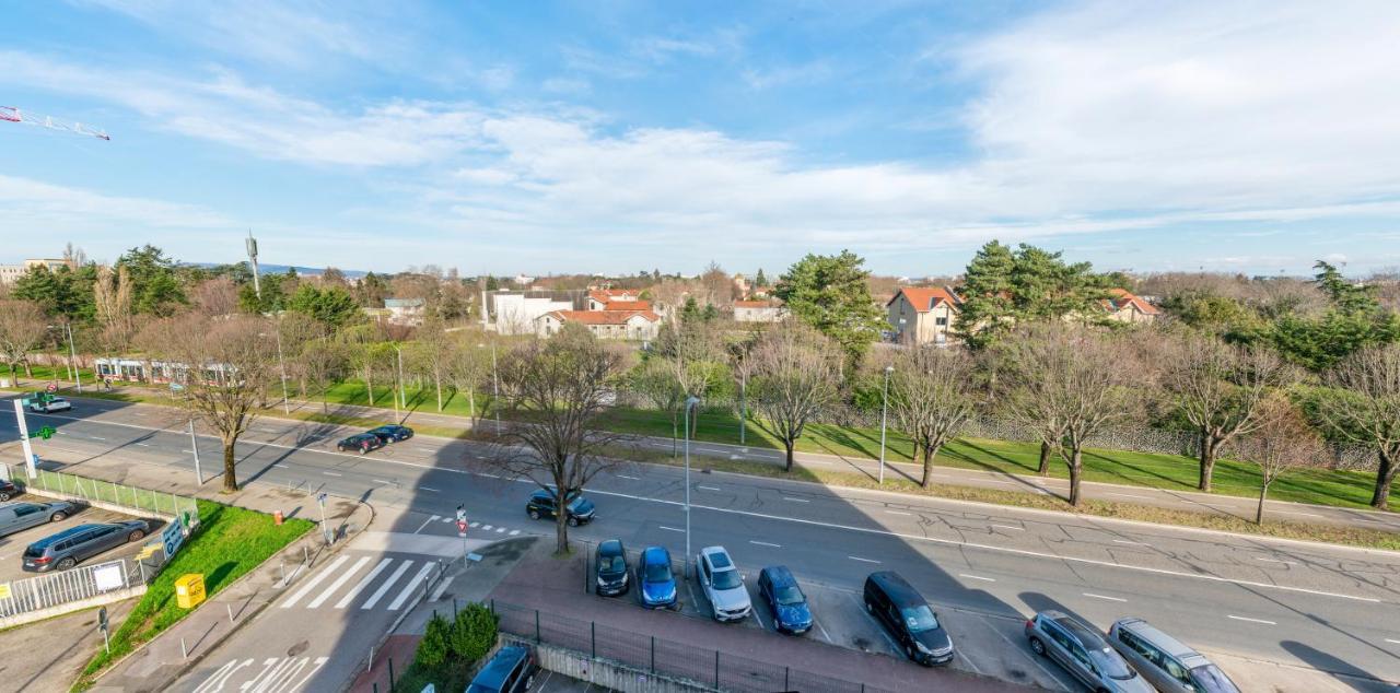 Ferienwohnung T2 De Standing Climatise Avec Parking Prive, Tram T2 T5, Hopitaux Est Bron Exterior foto